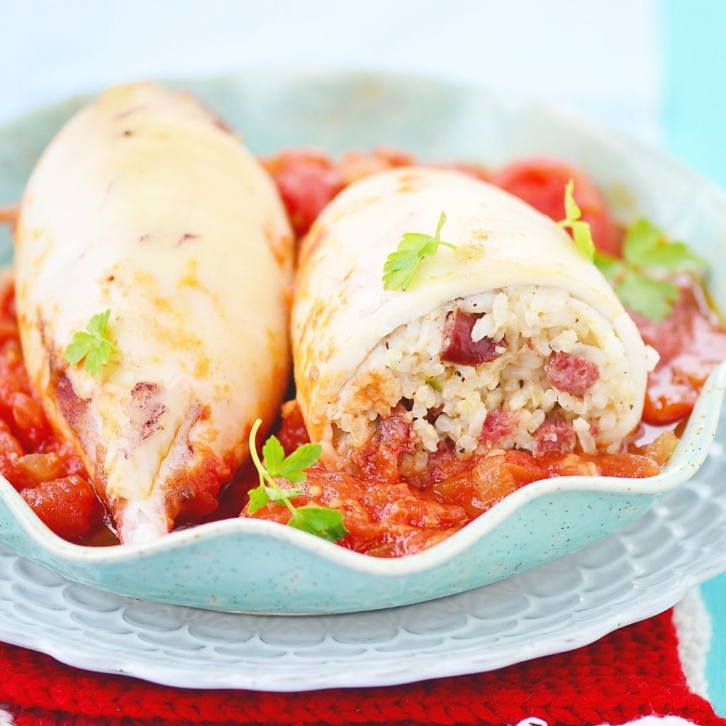 Calamares en salsa rellenos de jamón ibérico y huevo