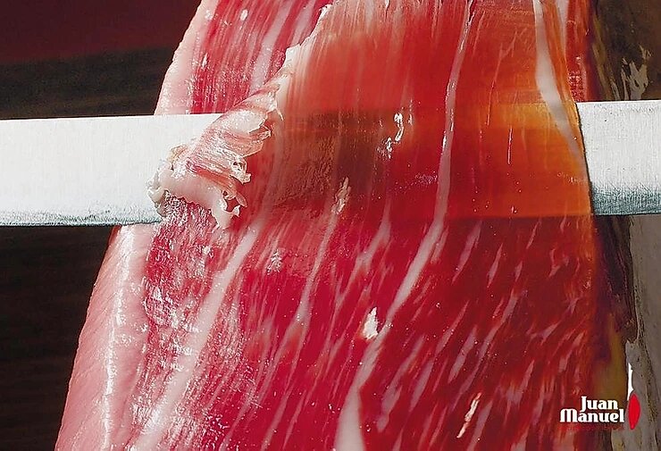 Cómo se distingue un jamón ibérico de un jamón ibérico bellota Juan Manuel corte