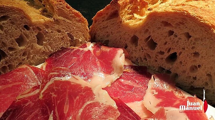 pan y jamón en el bocadillo