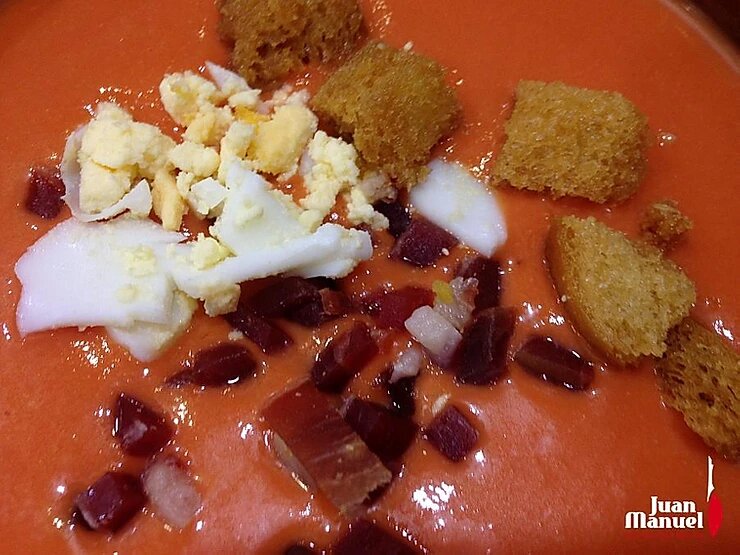salmorejo con jamón ibérico